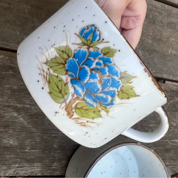 Vintage Japan Stoneware Blue Flower Speckled Soup Bowl or Large Mug Set of Two - Picture 3 of 10